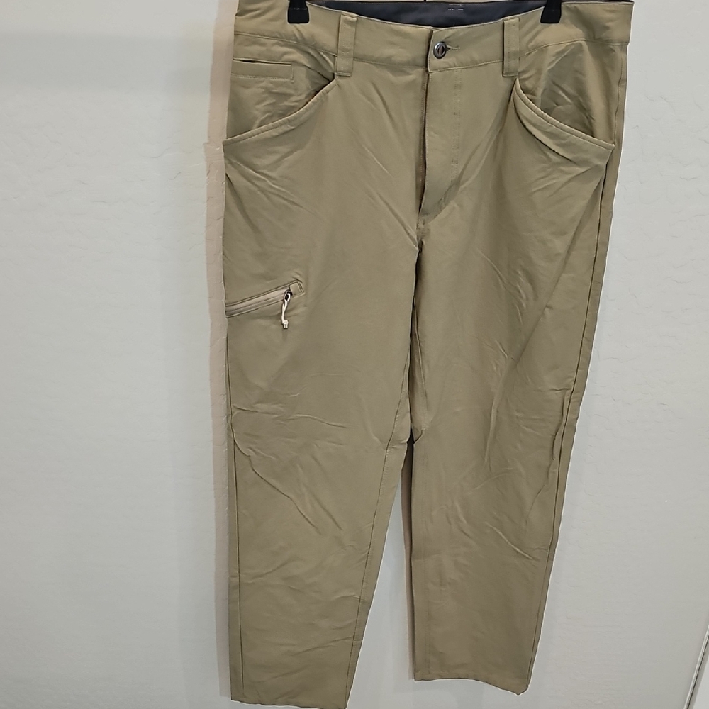 Patagonia Men's Khaki Cargo Pants
